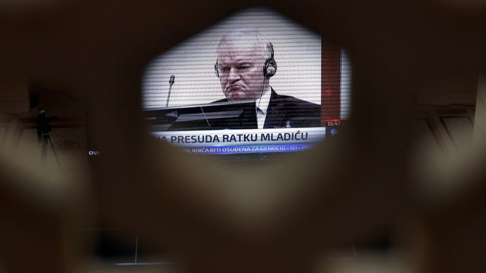 Novo veličanje ratnog zločinca Mladića u Bratuncu, reagovao Duraković: „Krvoločni, jednako kao i idol im“ (VIDEO) – Region