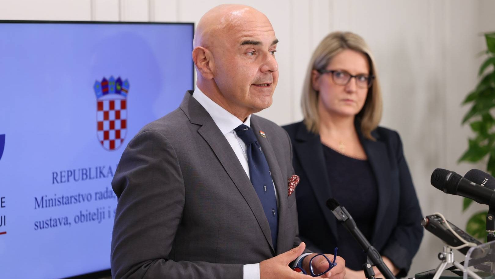 Hrvatski ministar Ružić obećao pomoć Hrvatima u Srbiji