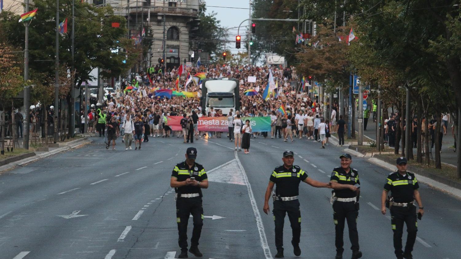 (FOTO) Kako je izgledao današnji Prajd u slikama – Društvo