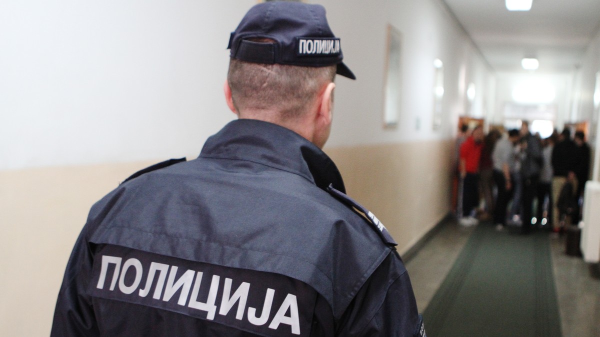 „Nikakav pištolj nije unet u školu, ne postoji ‘spisak za odstrel'“: Oglasili se i škola i policija u Nišu