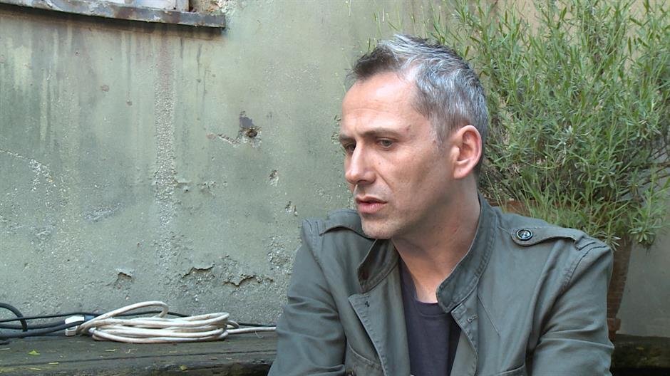 Predstava Olivera Frljića uprkos protivljenju autora uvrštena u program Bitefa, skinuta nakon njegovog intervjua Danasu