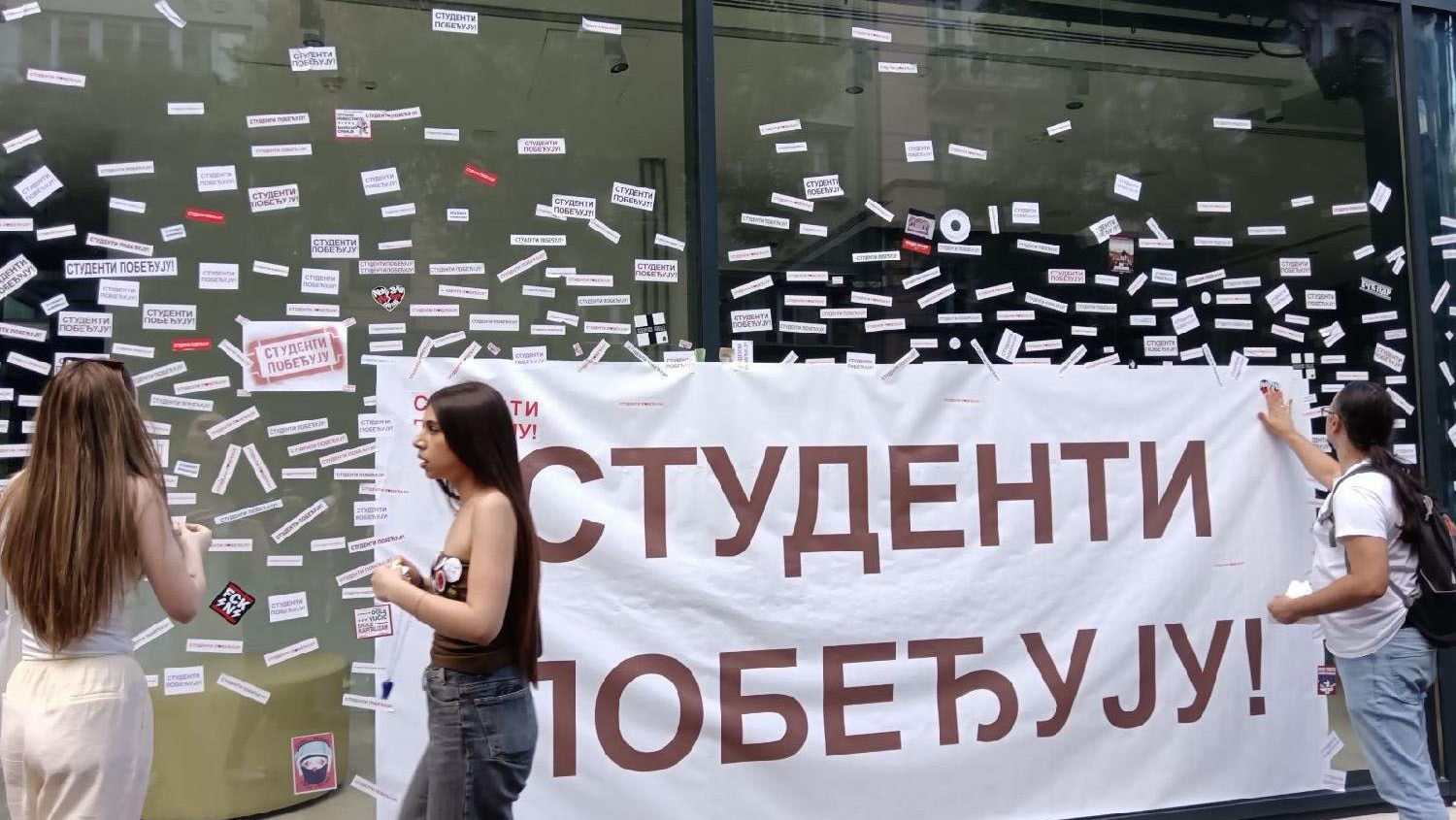 Građani lepe nalepnice na prostorije Ekspa