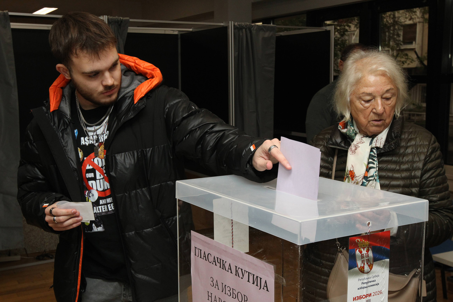 Američka agencija AP o izborima u Srbiji: Populista Vučić suočava se sa studentima – Svet
