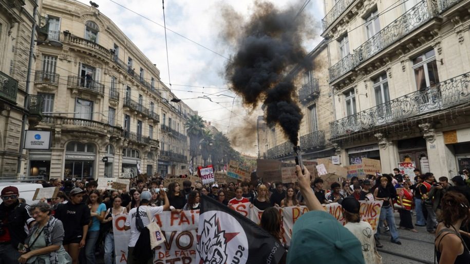 Francuski ministar: Od početka protesta srednjoškolaca povređen 761 policajac i žandarm
