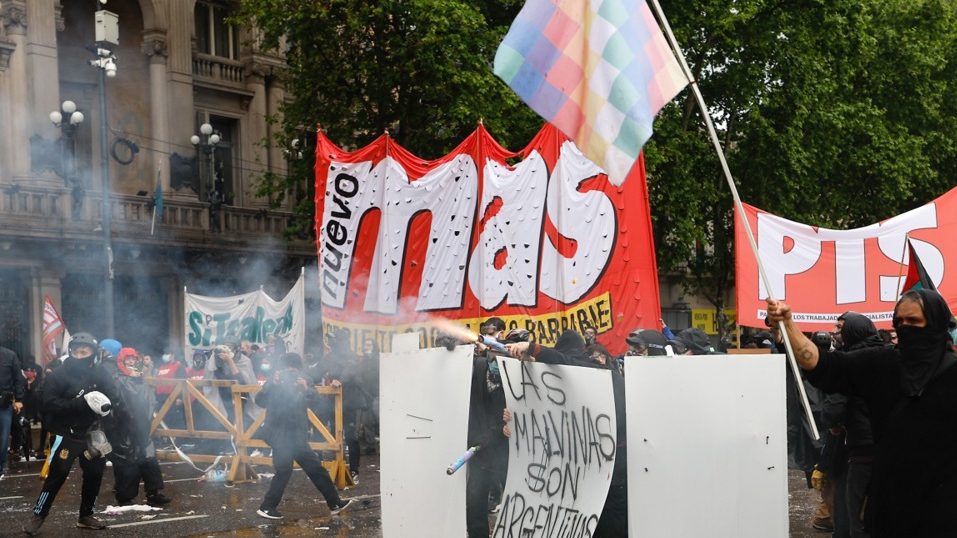 Sukobi na protestima u Argentini zbog finansiranja univerziteta: „Zahtevamo da nam isplate ono što nam duguju“ (VIDEO) – Svet