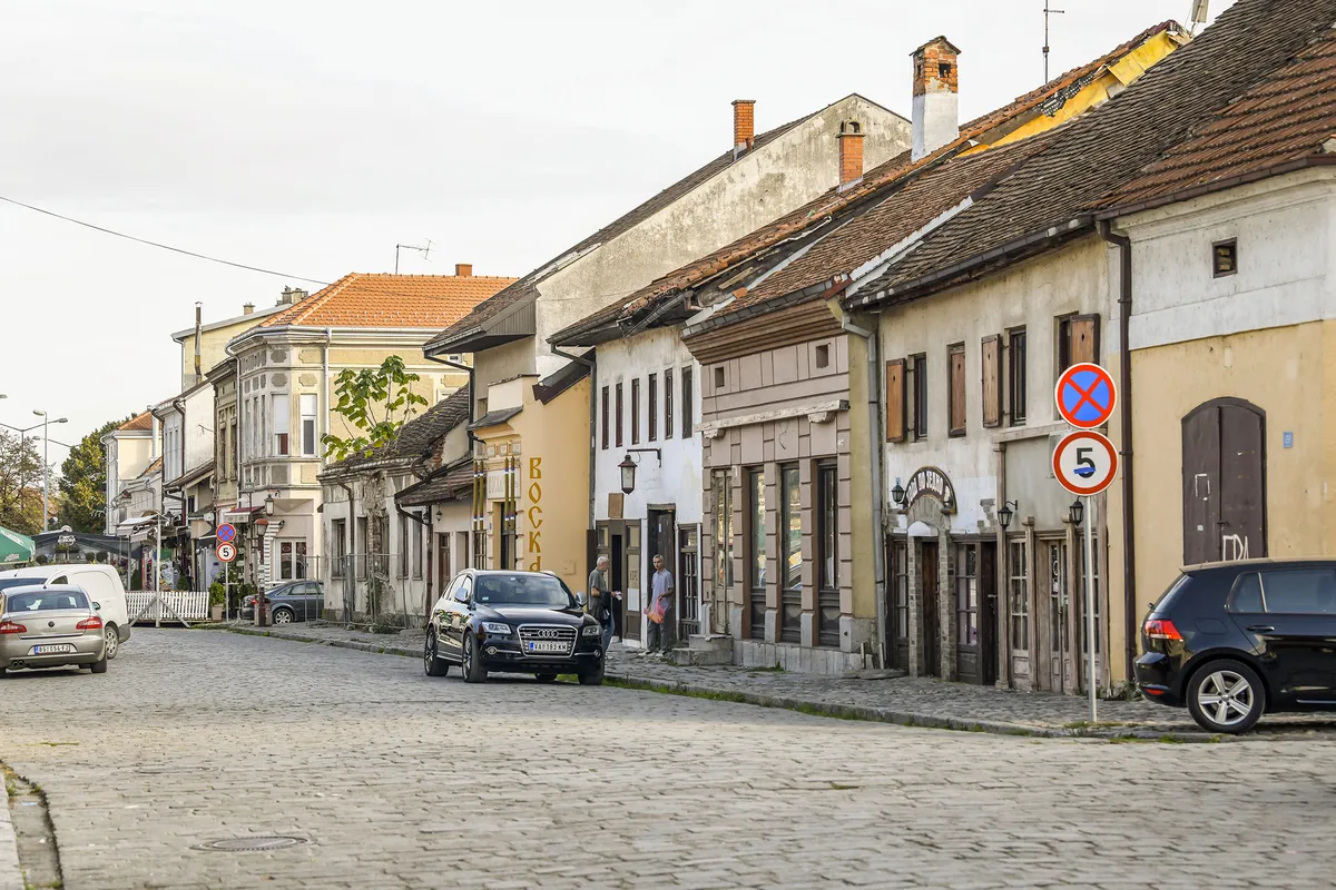 U Valjevu uručeno 37 ugovora građanima koji su dobili subvencije za energetsku sanaciju porodičnih kuća i stanova