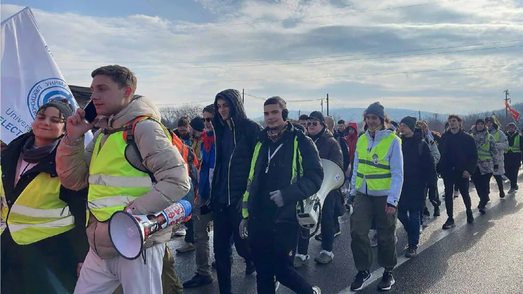 Jedna kolona studenata-pešaka stigla u Žagubicu, druga polazi sutra iz Gornjeg Milanovca VIDEO