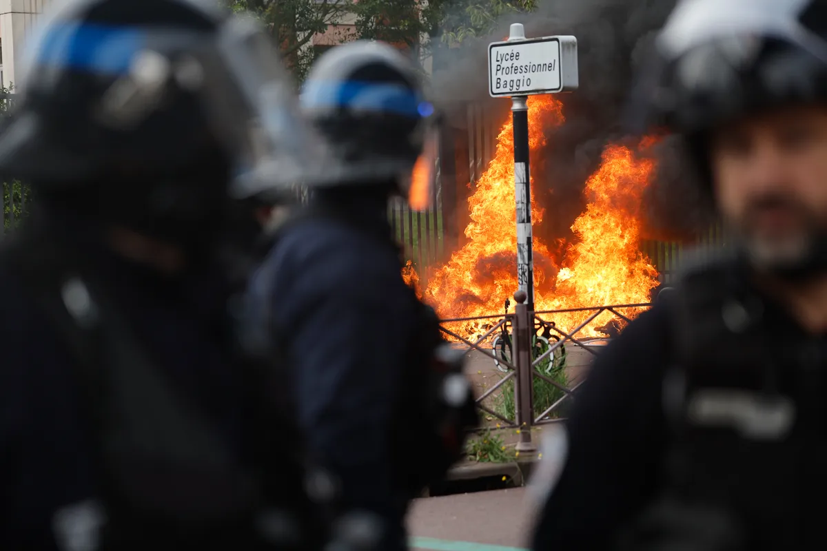 Policijska granata raznela šaku 15-godišnjaku tokom protesta u Francuskoj