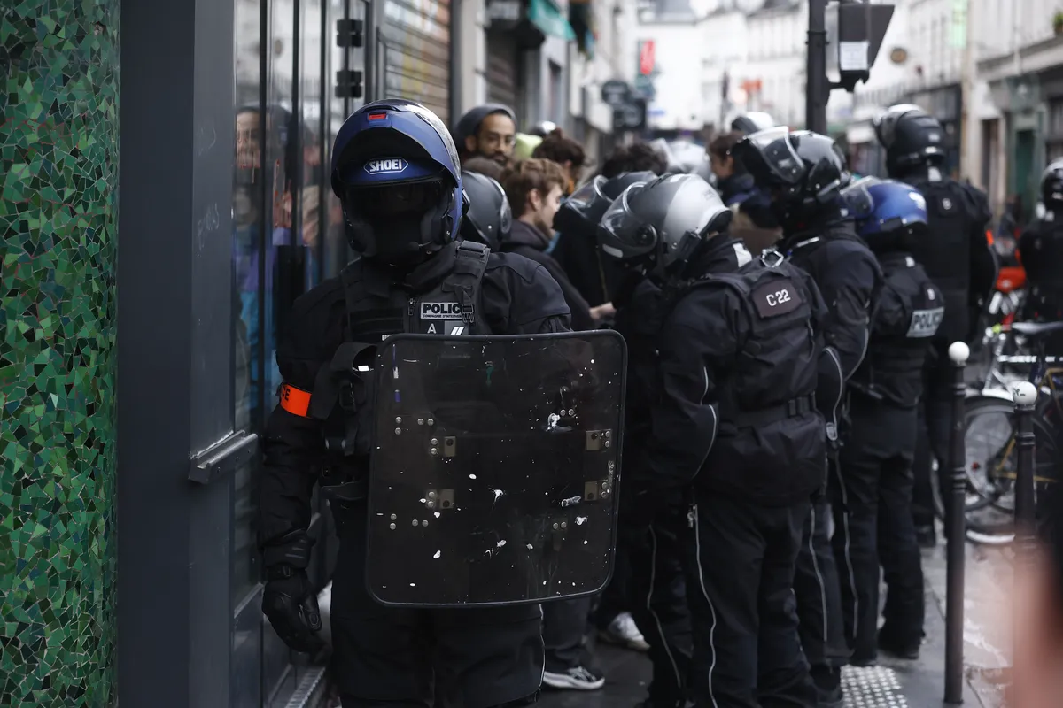 Protestima u Francuskoj ne nazire se kraj: Makron bez rešenja, sindikati najavljuju nove demonstracije i generalni štrajk