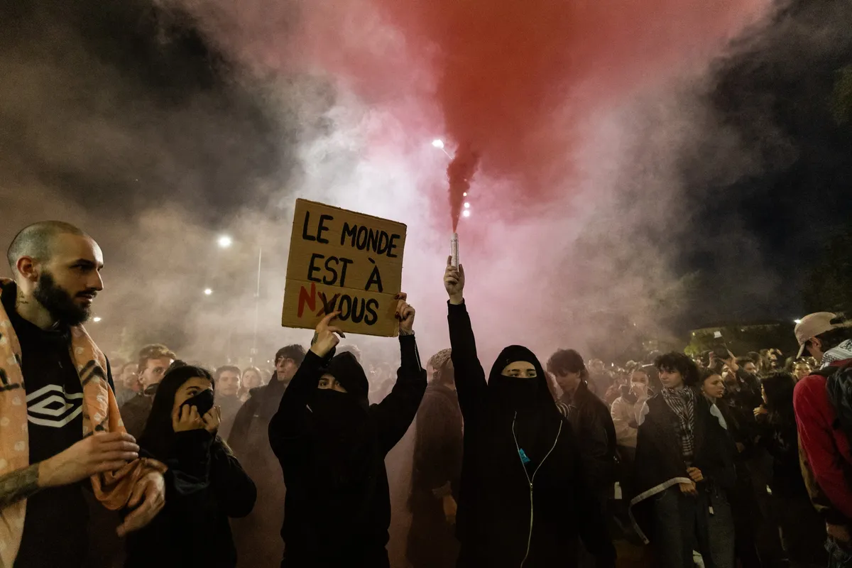 Italija rasporedila još 500 vojnika u Milano pred nove proteste, luksuzne prodavnice zaštitile izloge
