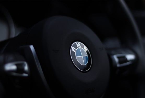 Milioniti BMW M je stigao sa posebnom bojom, ali pažnju je ukrao novi M3 EV (FOTO)