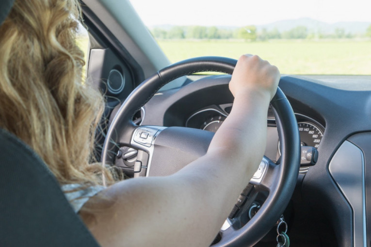 Vozite automobil samo do prodavnice i nazad? Ova navika može skupo da vas košta