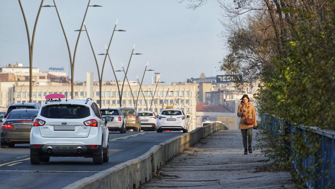 Korišćenje žute trake za automobile sa više putnika