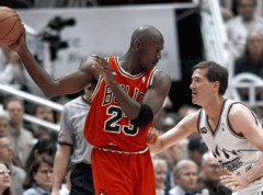 Dres Majkla Džordana iz finala NBA lige 1998. prodat za 14 miliona dolara
