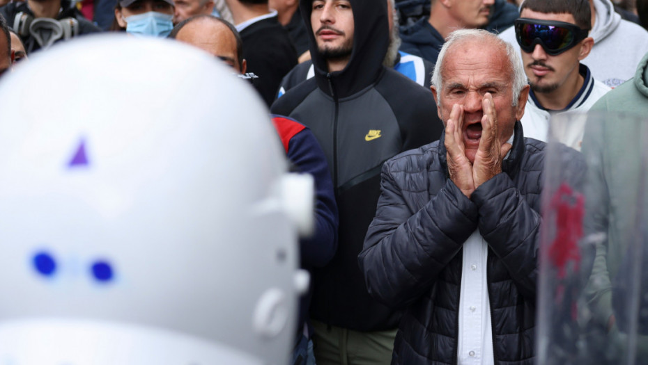 nastavljeni protesti ispred kabineta Edija Rame