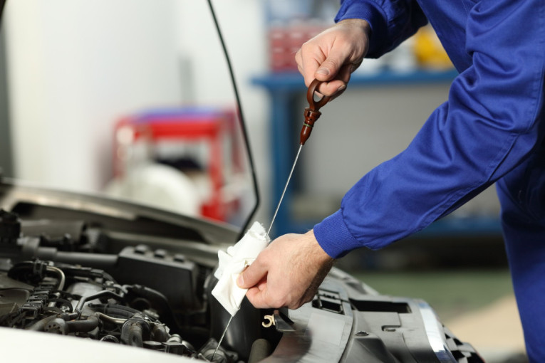 Provera motornog ulja više nije ista: Zbog ovoga proizvođači izbacuju šipku iz novih automobila