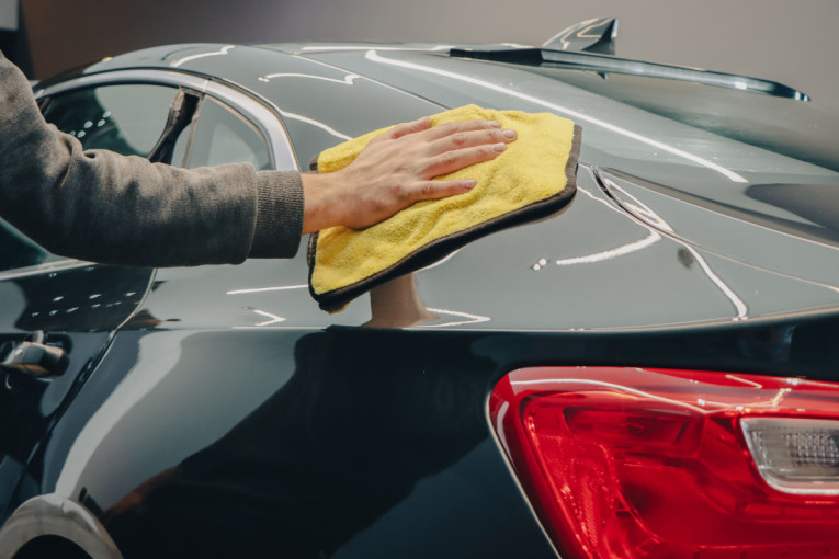 Krpa od mikrofibera može da izgrebe lak automobila: U ovim situacijama je nikako ne treba koristiti