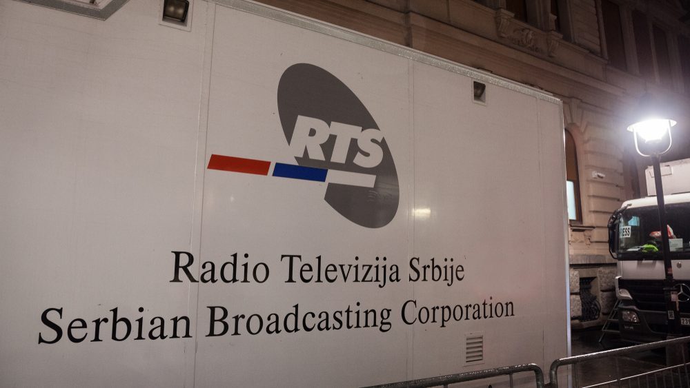 Smenjeni urednici Informativnog programa RTS, Uskoković tvrdi da nisu radili u skladu sa javnim interesom i novinarskom profesijom – Društvo
